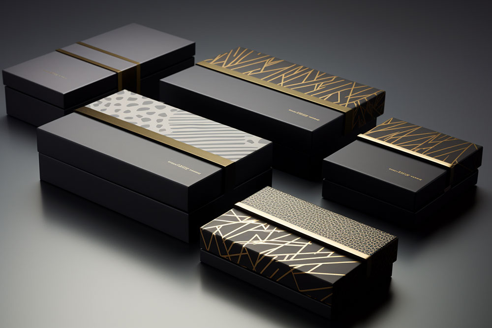 gold-black-paper-gift-boxes